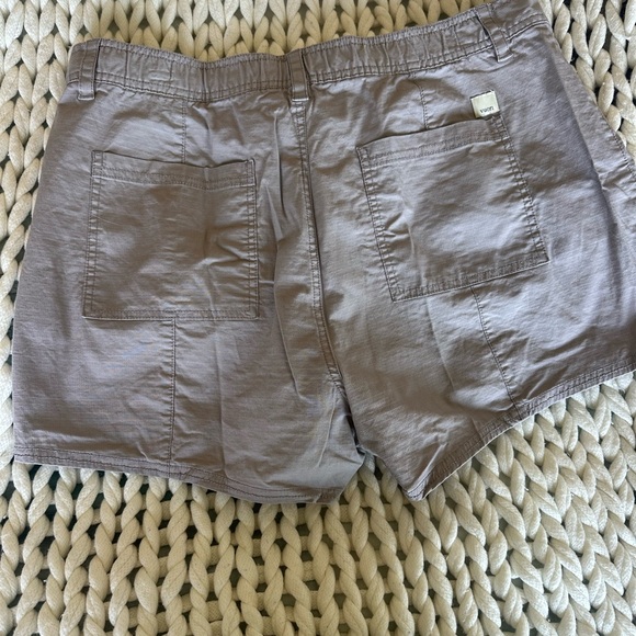 Vuori Ripstop Utility Shorts Soft Pewter, size XL, EUC - Picture 8 of 9